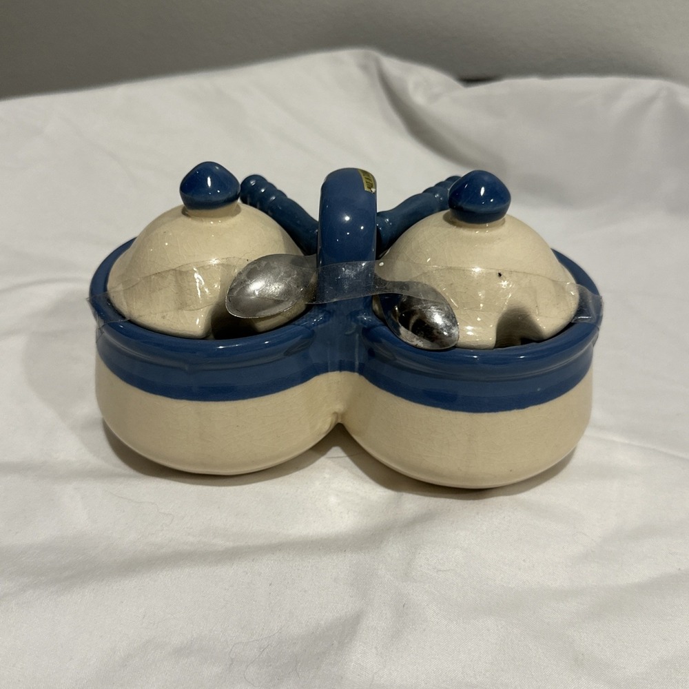 Ceramic Sauce Jam Condiment Pots Serving Jar Divided Pot Holder Set‎ + 2 Spoons